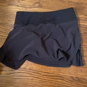 Black lulu skirt